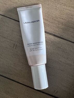 Laura mercier tinted moisturizer